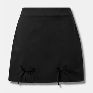 Torrid Mini Bengaline Bow Skirt